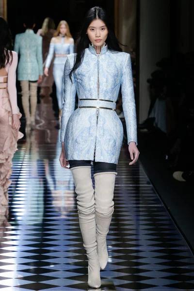 Look 15